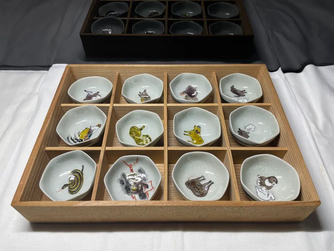 九谷焼 香炉 清山作 共箱 九谷焼 香炉 清山作 共箱 Yahoo!オークション -「清山」(九谷