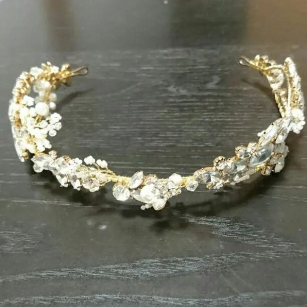 金色頭飾 的縮圖