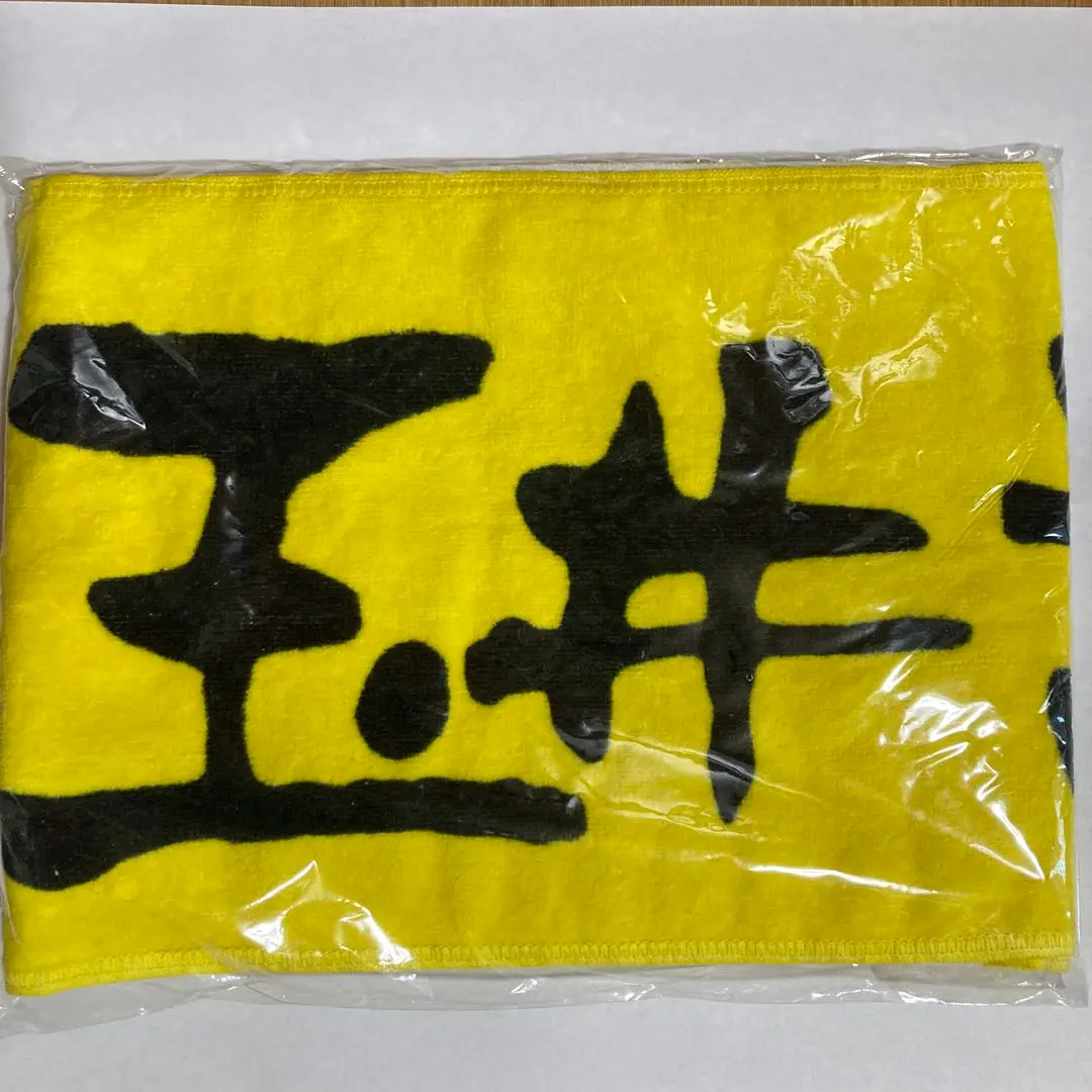 Thumbnail of Momoiro Clover Z Family Crest Towel - Yellow