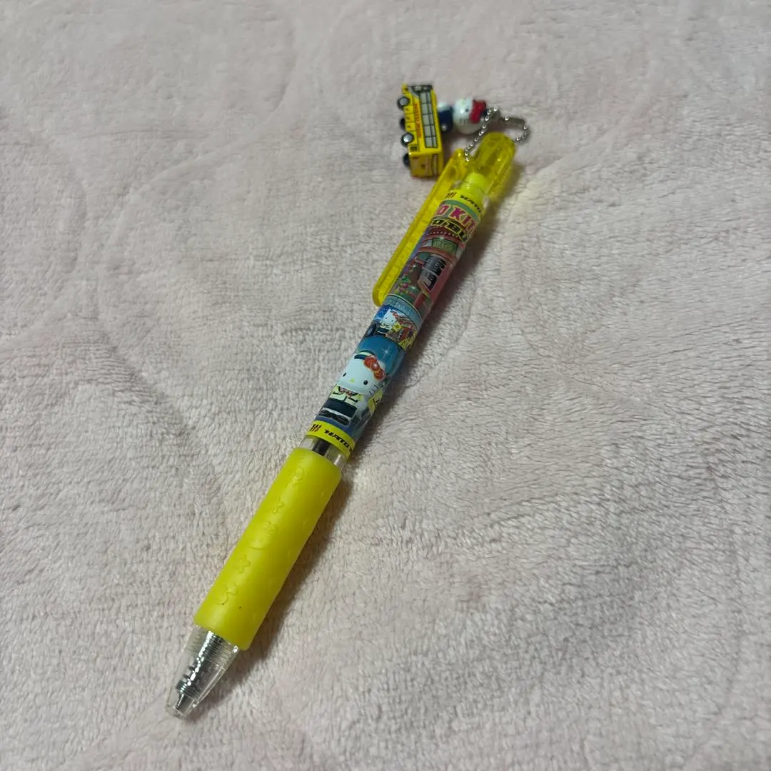 附贈HATO BUS造型鑰匙圈的Hello Kitty 的縮圖
