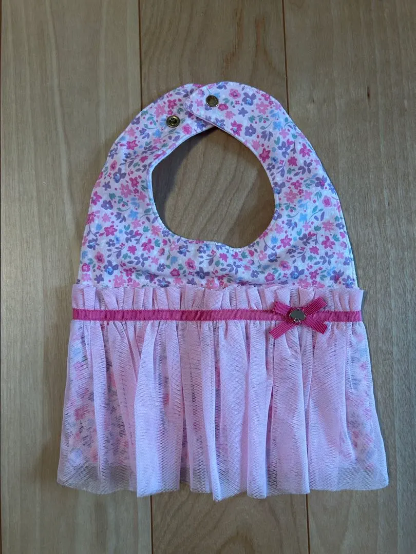 Thumbnail of Kate Spade New York bib, in excellent condition