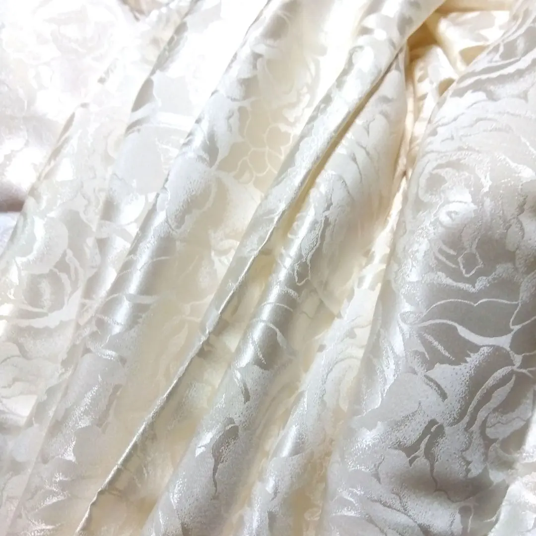 Thumbnail of White fabric with rose pattern, width 117 x 299 cm (approx. 3m), handmade