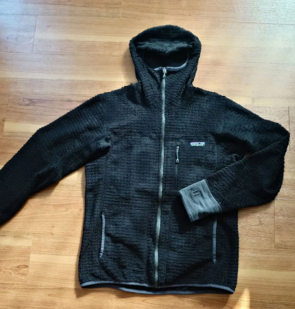 廃盤patagonia R3 フリースジャケット M パタゴニア ブラック 美品 廃盤patagonia R3 フリースジャケット M パタゴニア ブラック 美品