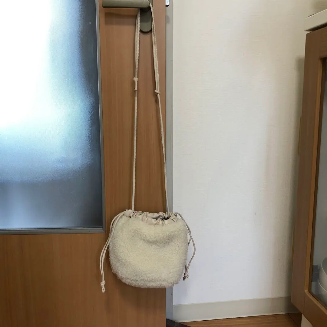 雙面穿戴毛絨小包 的縮圖