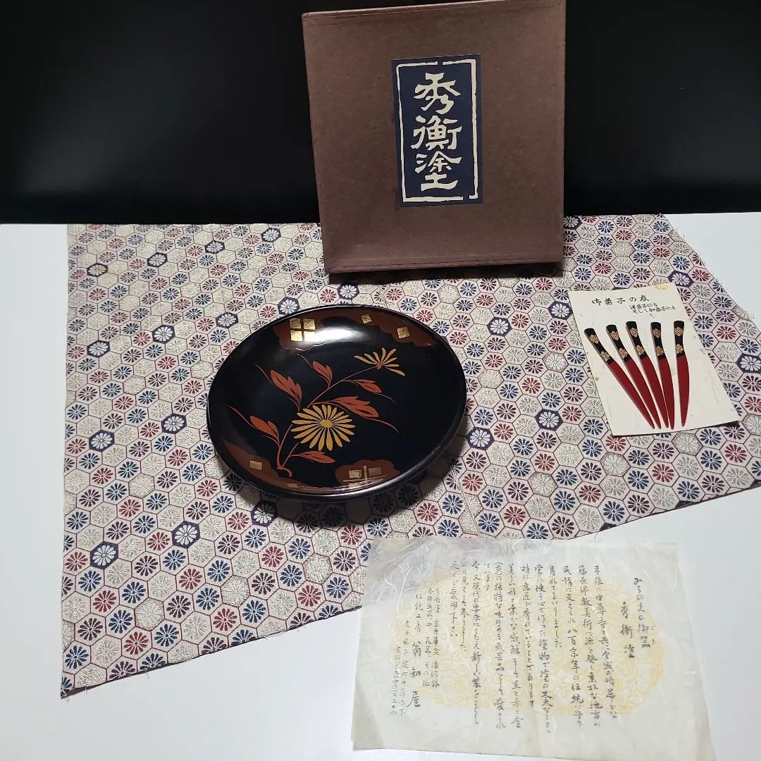 Thumbnail of Shuhiro Nuri Confectionery Dish Chrysanthemum Crest Wooden Okinaya With Booklet Confectionery Knife Set of Five Traditional Craft