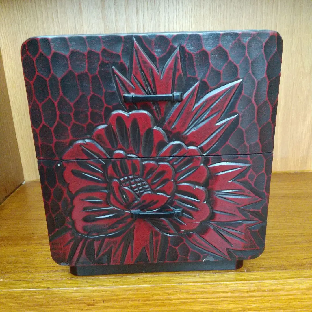 鎌倉彫　高級桐和箪笥８段引き出し 彫刻花模様 ☆鎌倉彫（手彫り）総桐 ☆漆塗り高級和箪笥 - メルカリ