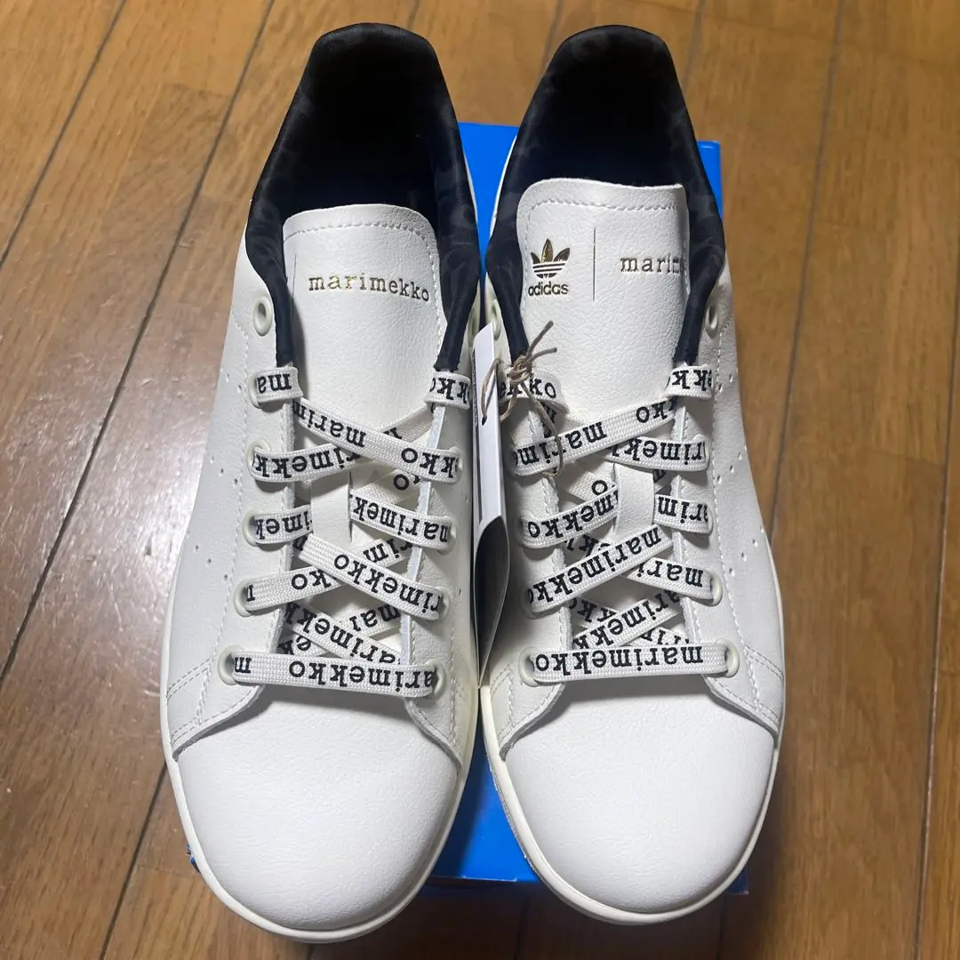 未使用 adidas✖marimekko ベージュ コラボ スニーカー 23.5 中古・古着通販】adidas (アディダス) marimekko (マリメッコ