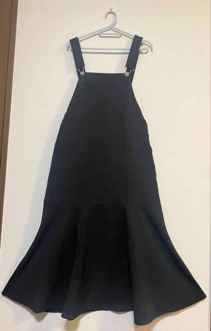 黑色喇叭吊帶褲 的縮圖