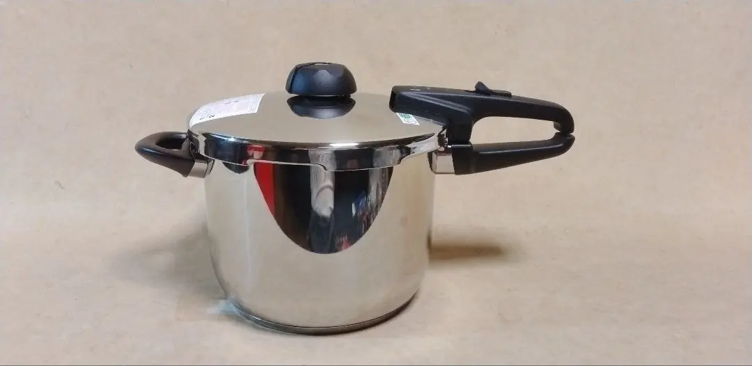 Thumbnail of Fissler pressure cooker vitavit royal 6L stainless steel