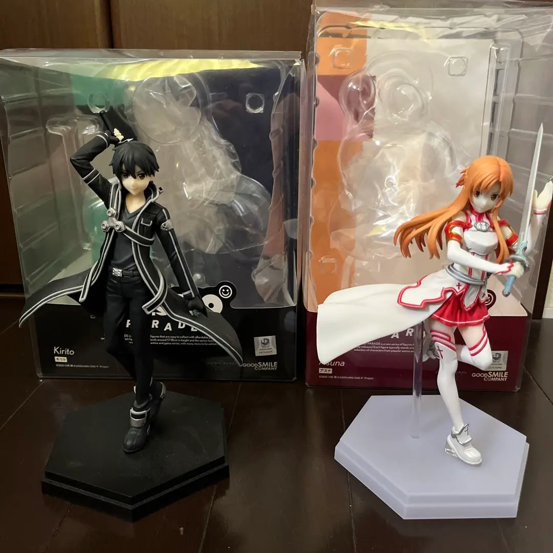 ソードアート・オンライン』おなじみの衣装のアスナとキリトが