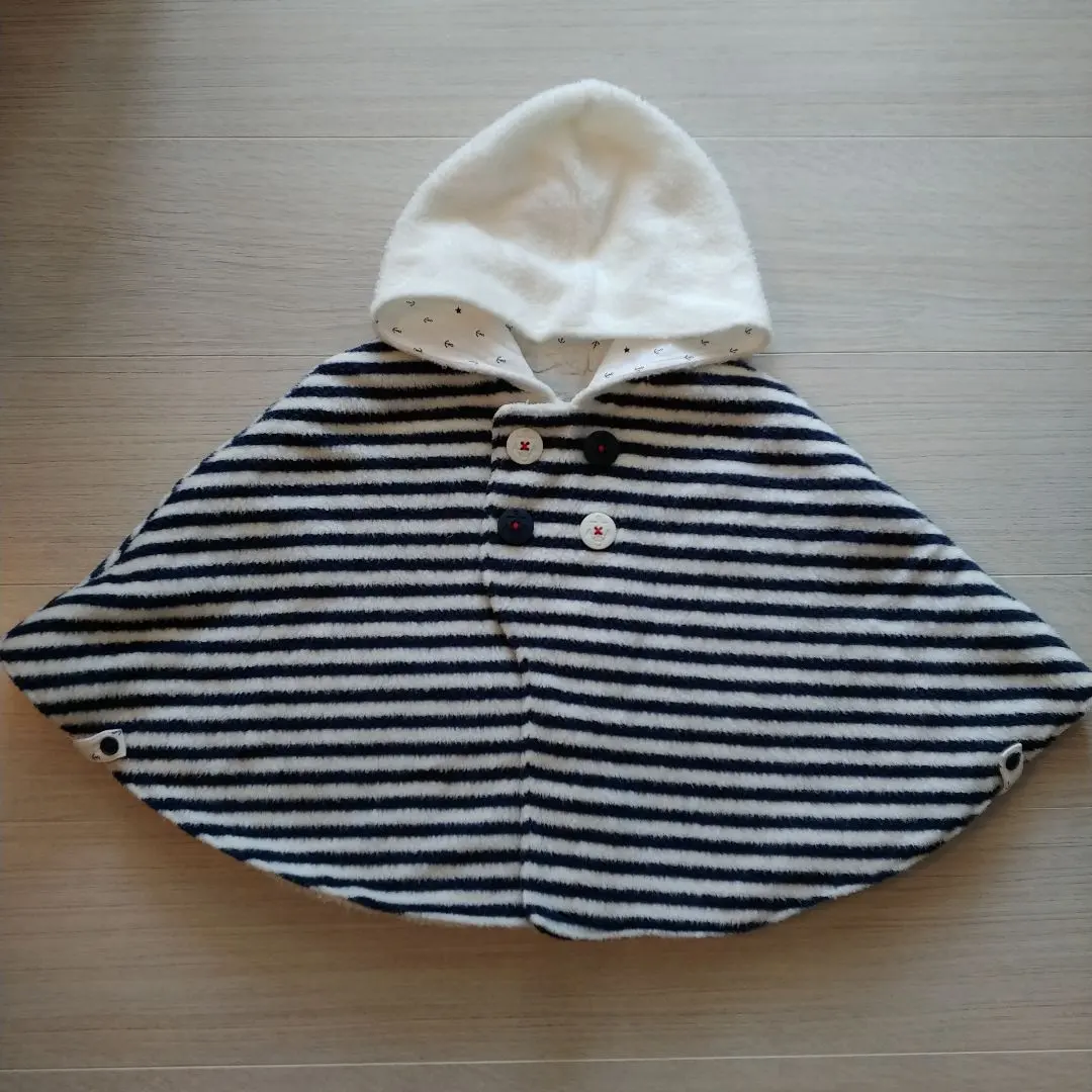 Thumbnail of Poncho Cape bebe reduction