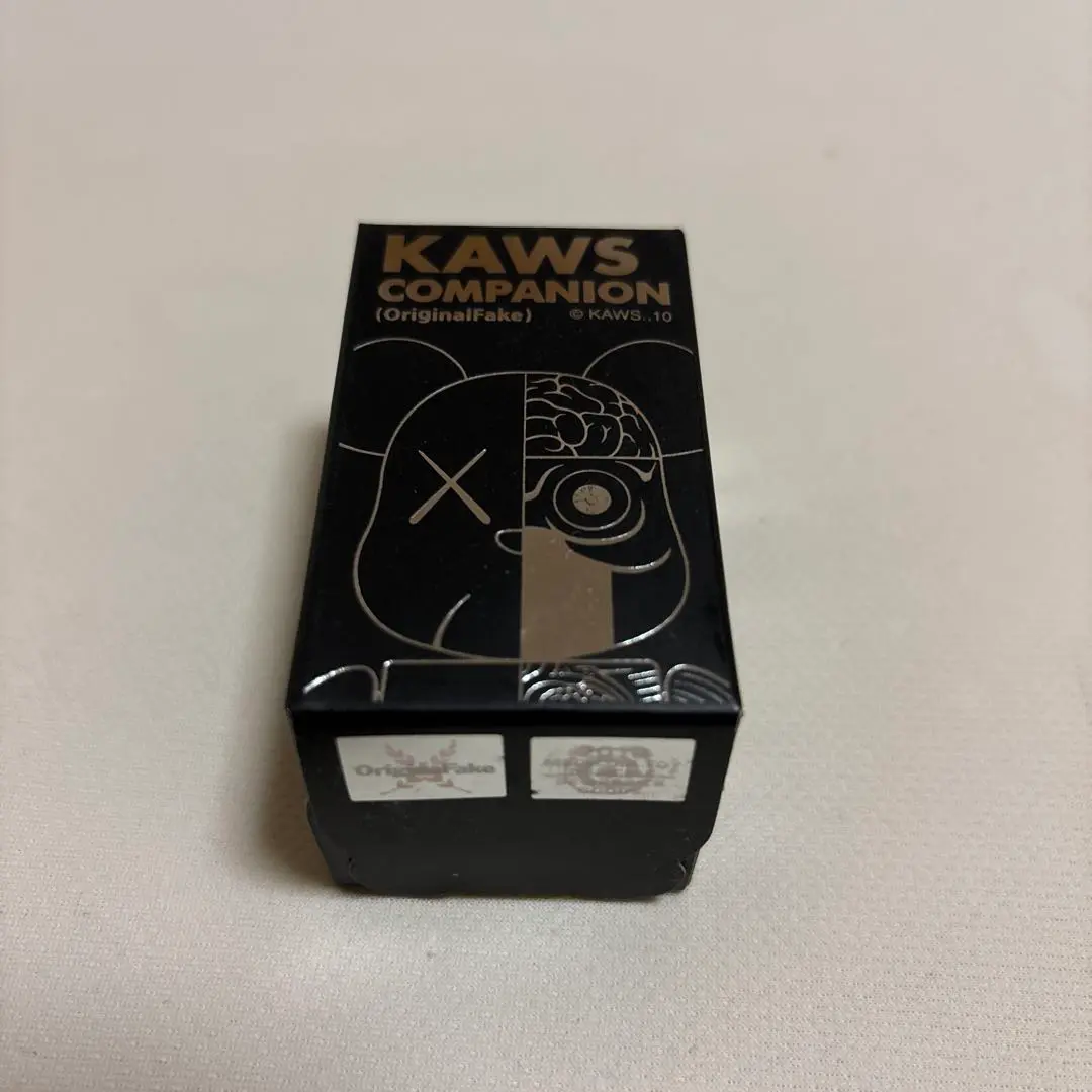 【レア】ORIGINAL FAKE KAWS カウズ ポスター ベアブリック 白額付きポスター】KAWS(カウズ)30ベアブリック(A4サイズ