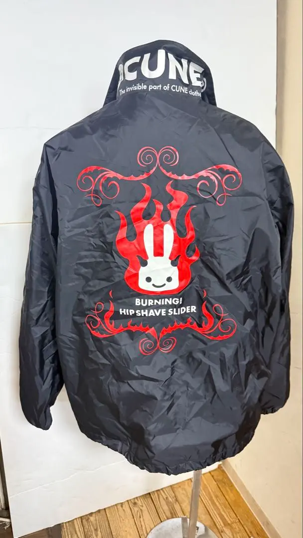 【美品】CUNE キューン　30th ANNIV. 限定コーチジャケット 30th ANNIV ツイルコーチジャケット 野原ひろし｜ウサギがいる