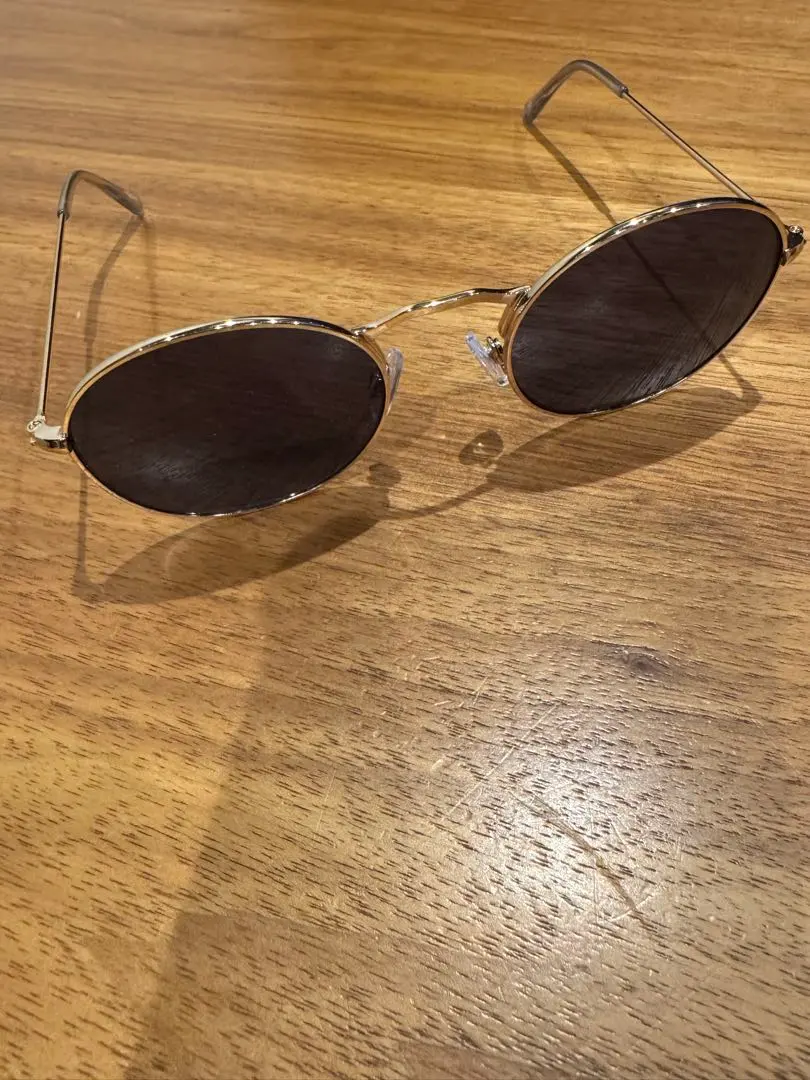 Thumbnail of Gold metal round sunglasses