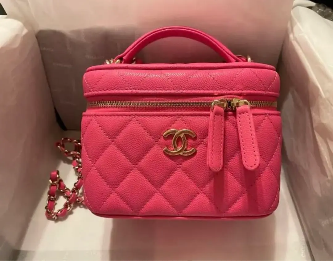 2025年最新】CHANELスモールヴァニティケースの人気アイテム
