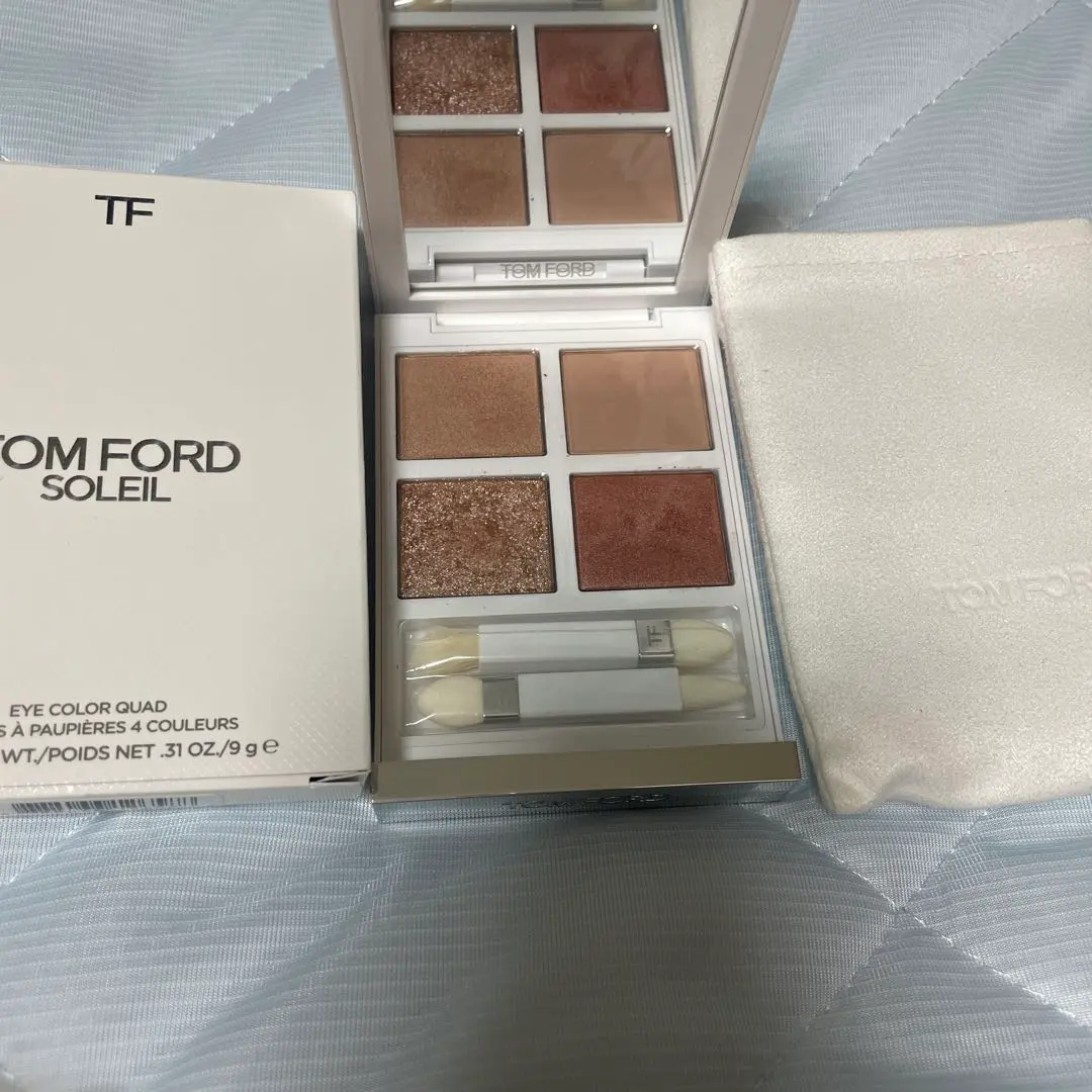 最終値下　未使用　国内正規品　トム フォード アイシャドウ　ネイキッドピンク ソレイユ アイ カラー クォード 001 ネイキッド ピンク〈数量