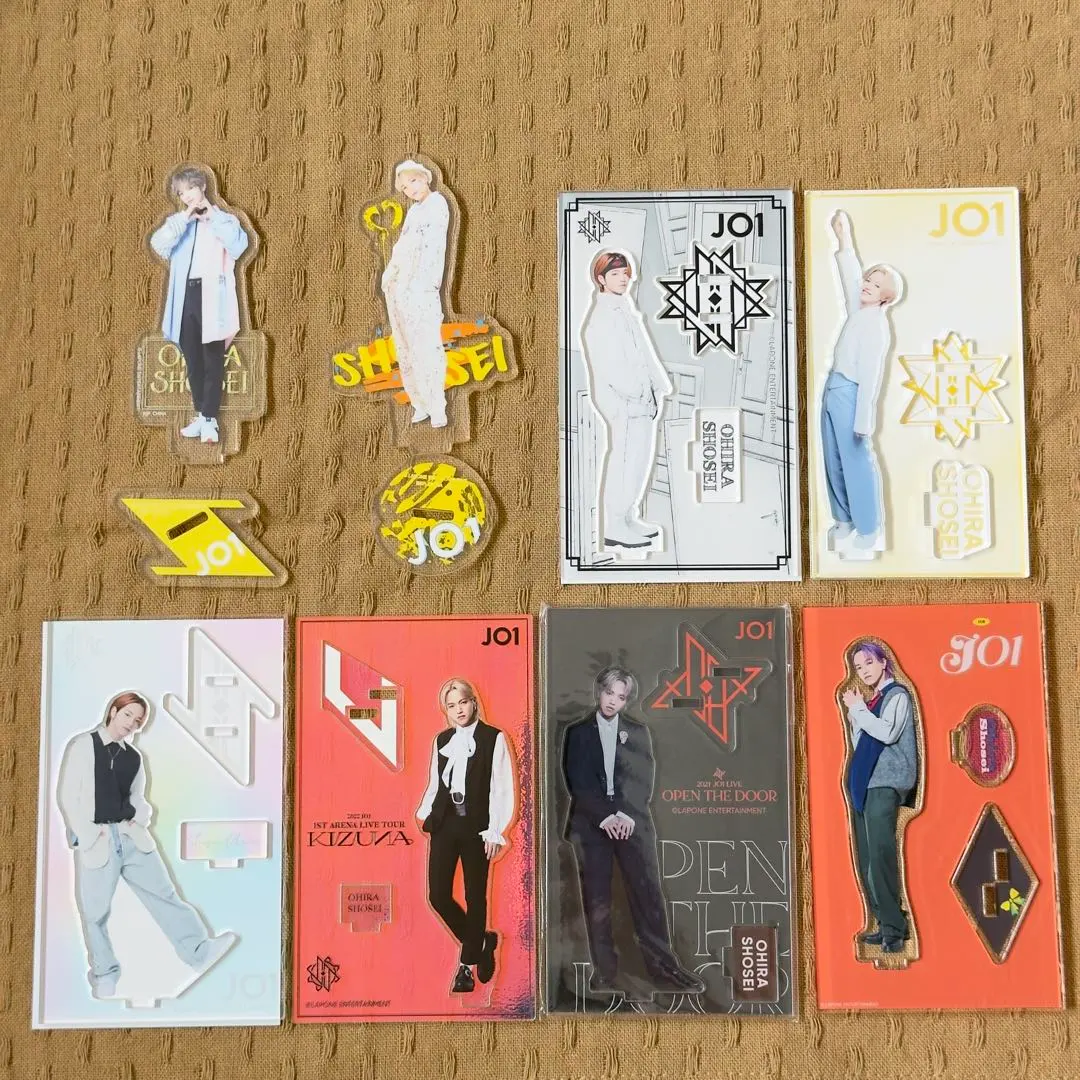 Thumbnail of Sho Oohira (JO1) Goods Bundle: Acrylic stands,缶 badges, etc.