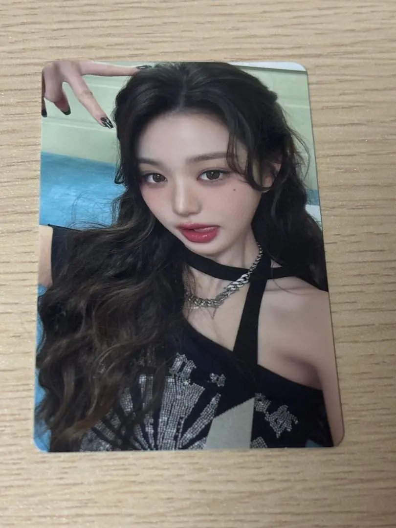 Thumbnail of IVE Wonyoung trading card (photocard) from "be Iight" album