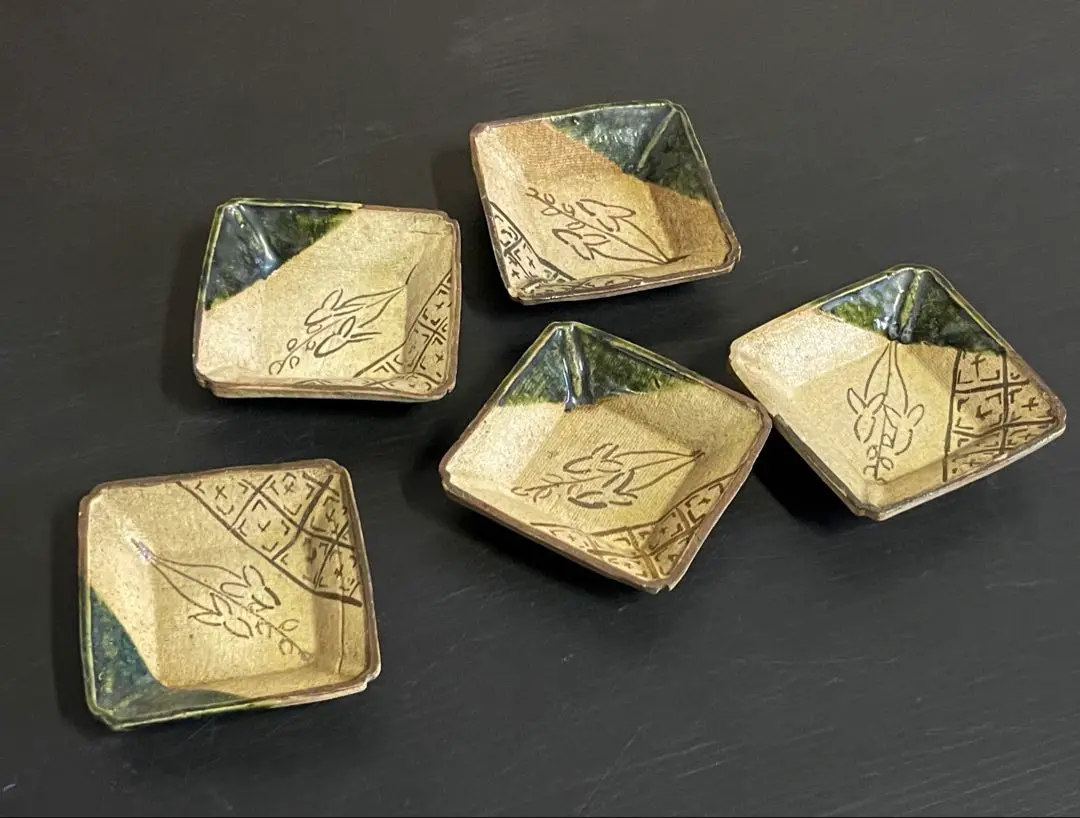 珉平焼 四方隅切皿 交趾陽刻 小皿 ７枚　70707 珉平焼 四方隅切皿 交趾陽刻 小皿 7枚 70707 - メルカリ