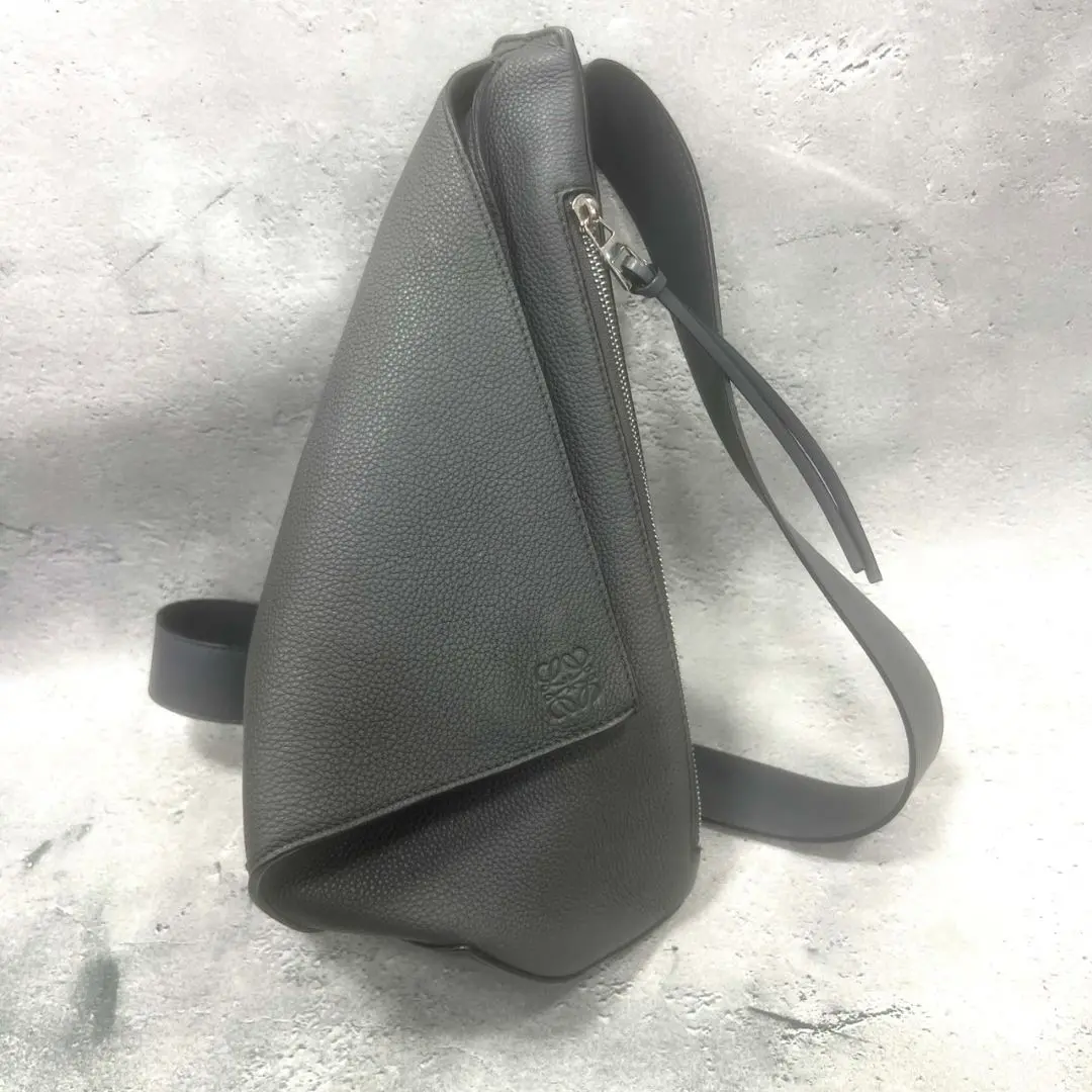 極美品　ロエベ　アントンスリング　アナグラム　レザー　ボディバッグ　ブラック セール】ロエベ LOEWE LOEWE ボディバッグ B511A09X10 アントン