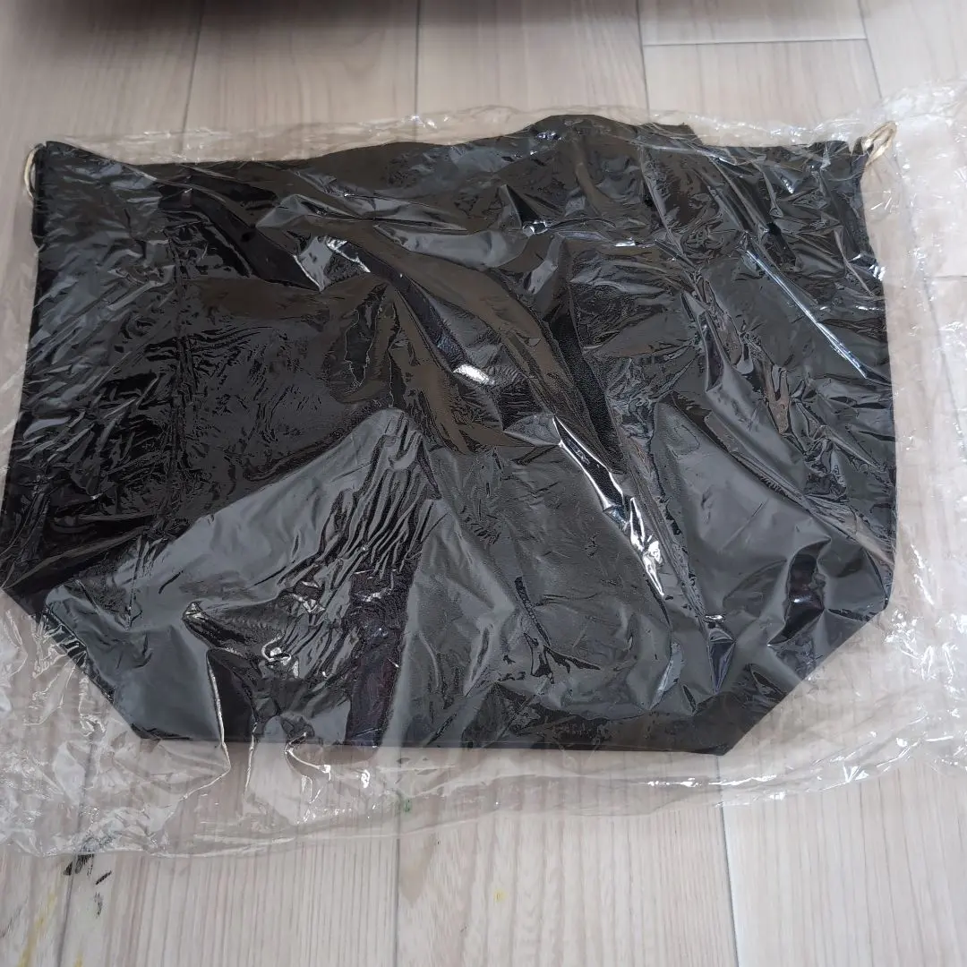 Thumbnail of shoulder bag