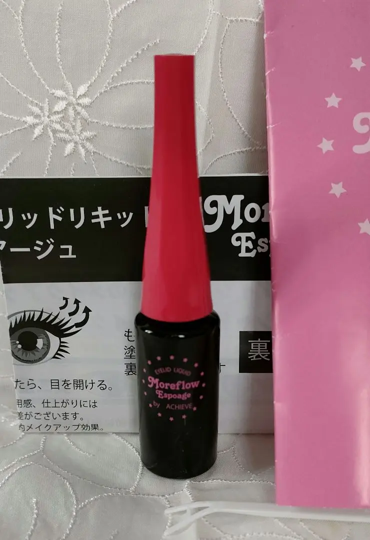 モアフロウ 特殊な人工皮膜を形成し 明るく朗らかな 二重の目元
