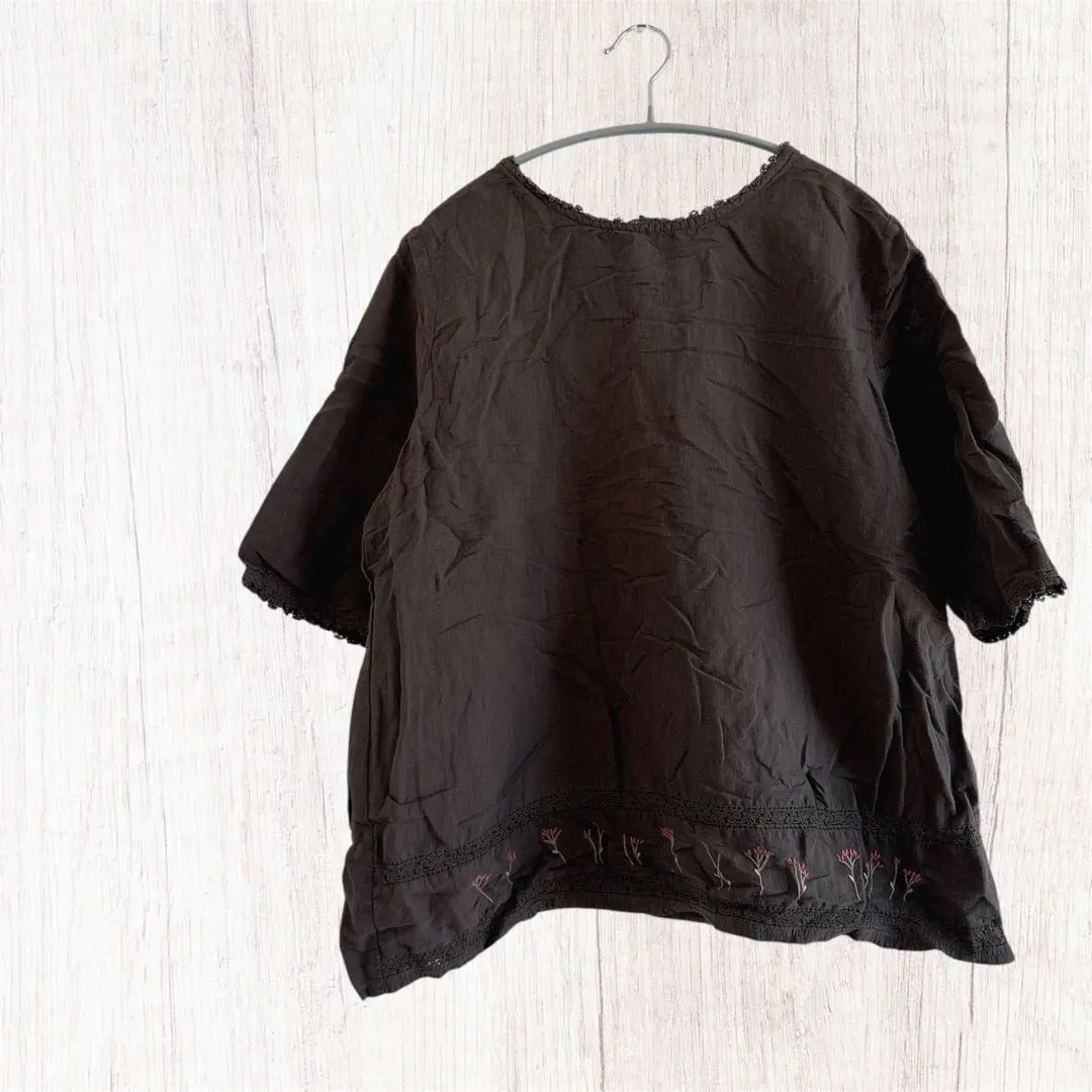 Thumbnail of Dark brown short-sleeved top with floral embroidery