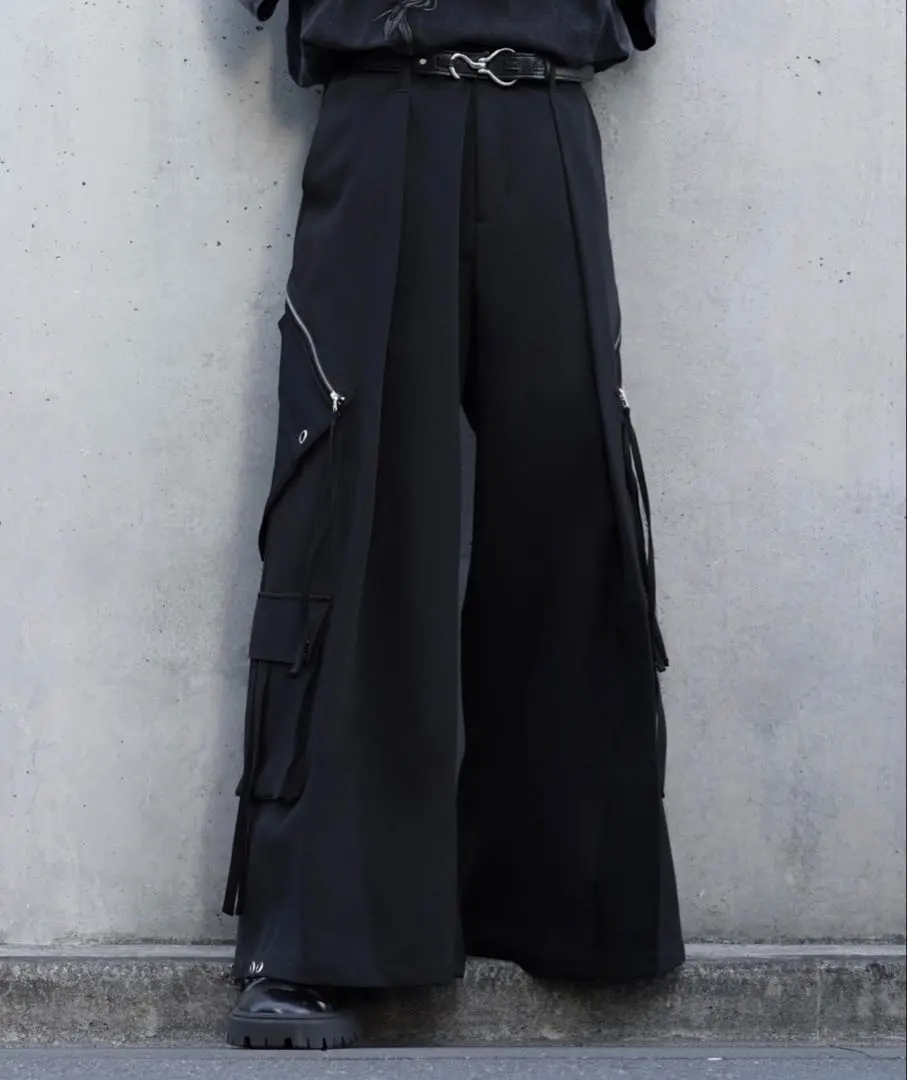 Thumbnail of High-waisted drape wide hakama eyelet slant pocket cargo pants