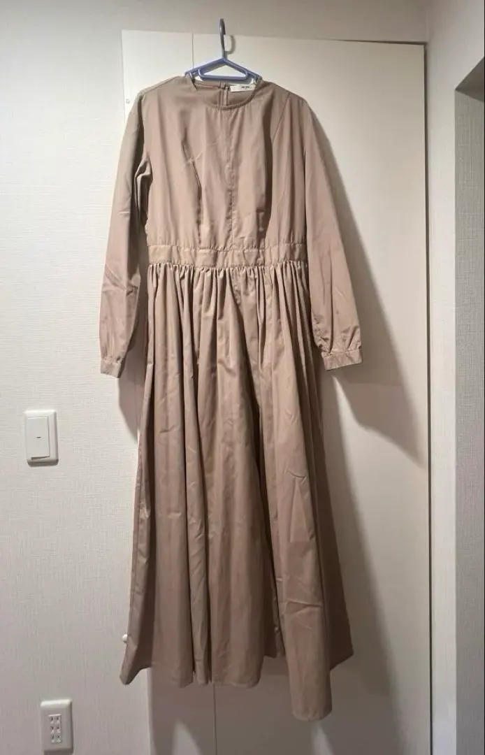 降價 米色 長款連衣裙 長袖 的縮圖