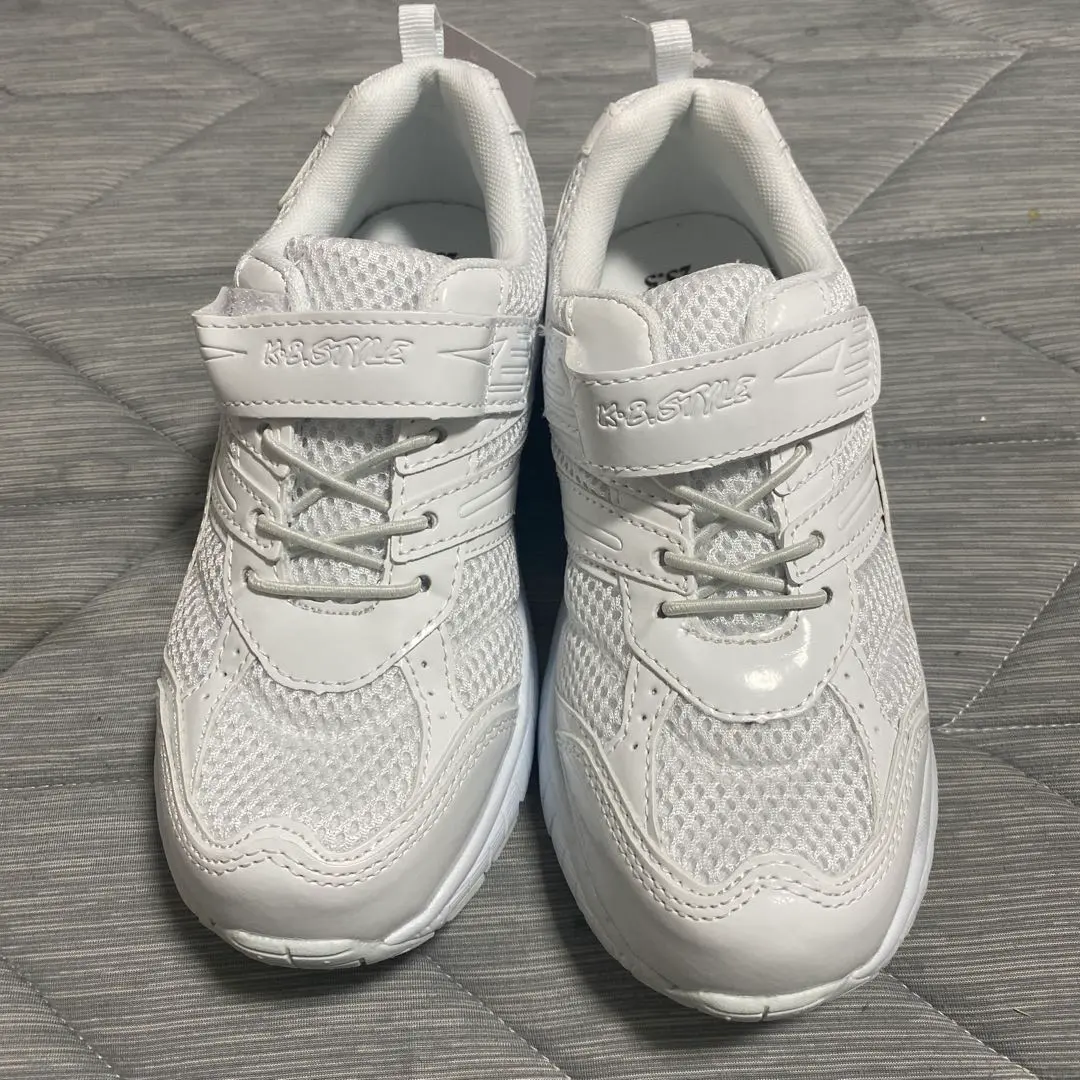 Thumbnail of K.B.STYLE White Sneakers