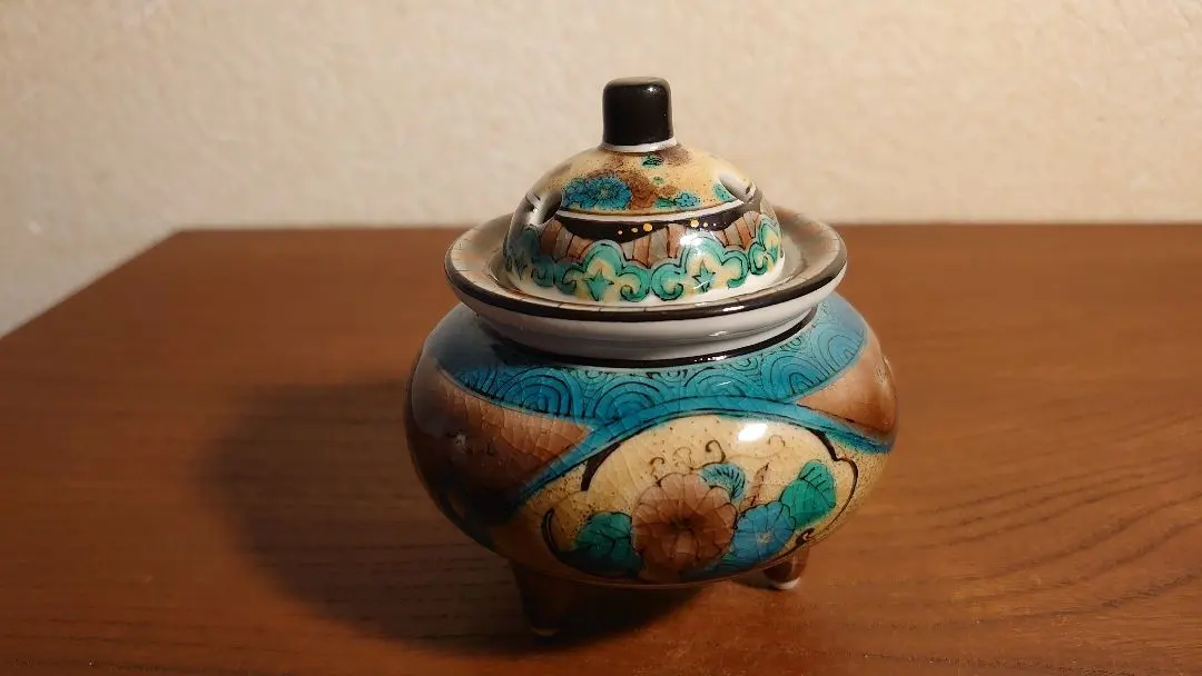 Thumbnail of Ko-Kutani (Old Kutani) Kutani ware, Yoshidaya style, incense burner, Ao-Kutani (blue Kutani), Aode (blue hand), from a private collection, one piece