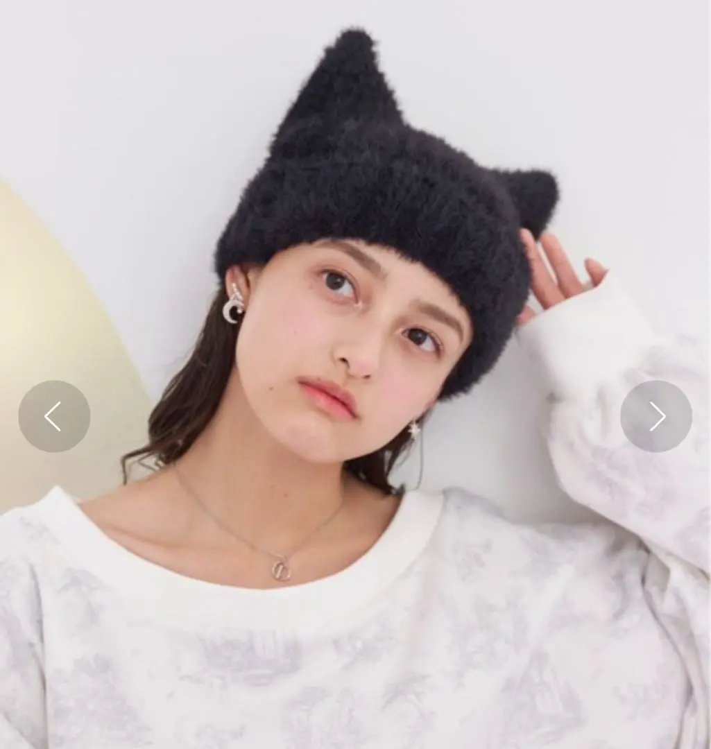 Lovilyn 貓耳毛絨針織帽 的縮圖