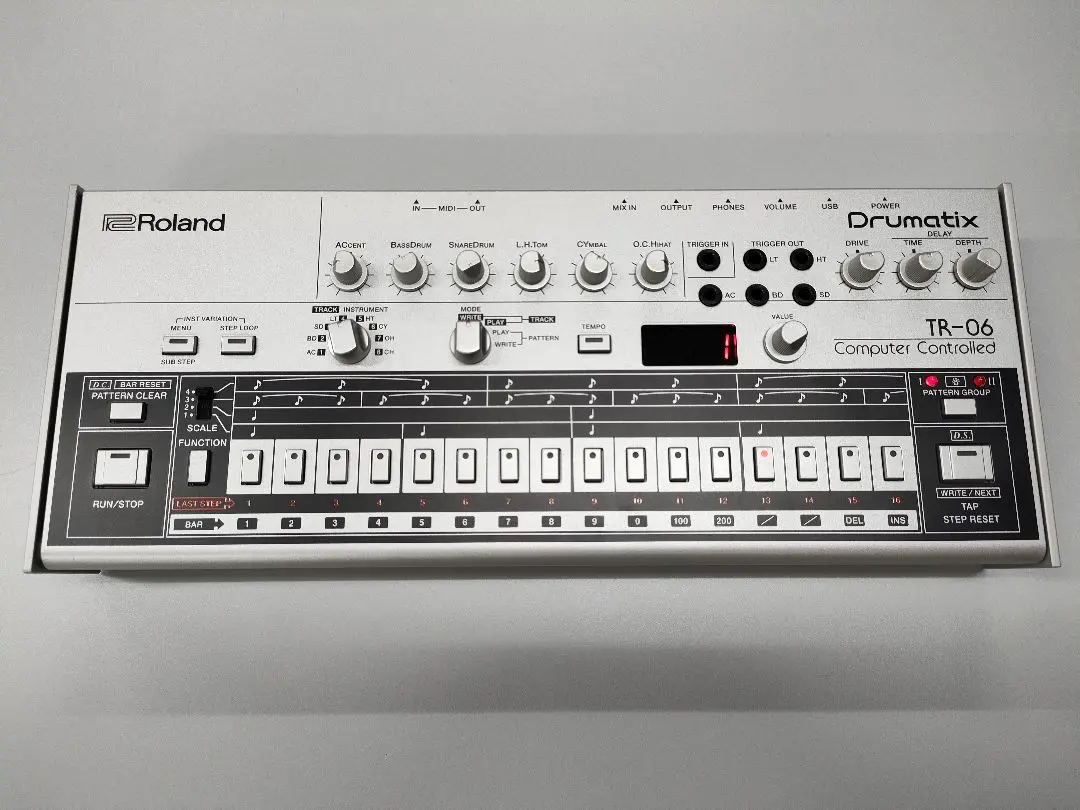 TB-303型のUSBメモリー I LOVE ACID ローランド Roland TB-303型のUSBメモリー I LOVE ACID ローランド Roland（LOVE