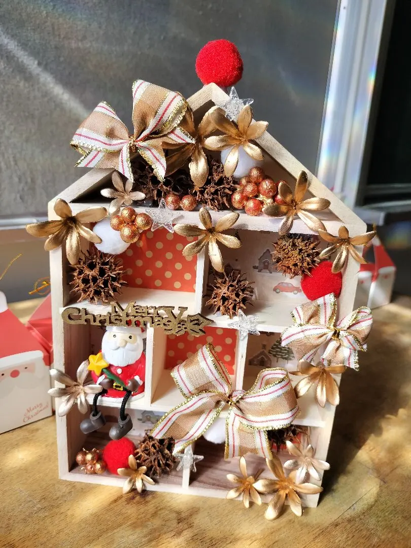 Thumbnail of Christmas decorations wooden house