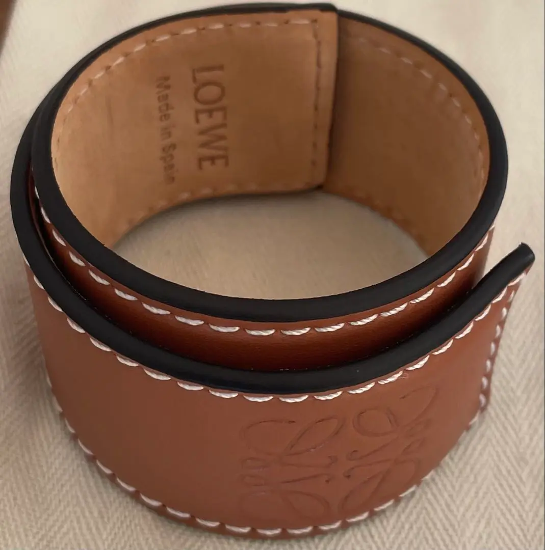 【＊プロフィール必読＊  sk 】LOEWE レザー バングル 付属品あり 送料無料ライン/39ショップ】 プロフィール必読＊ 付属品あり