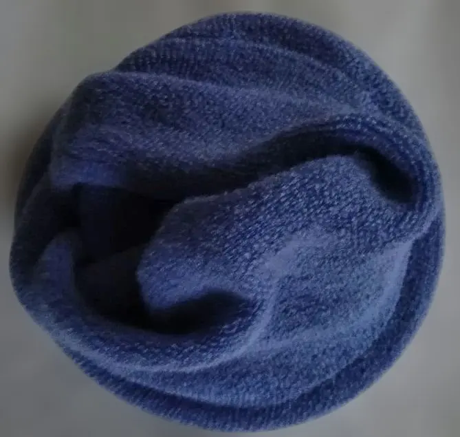 Thumbnail of O-shaped toilet seat cover