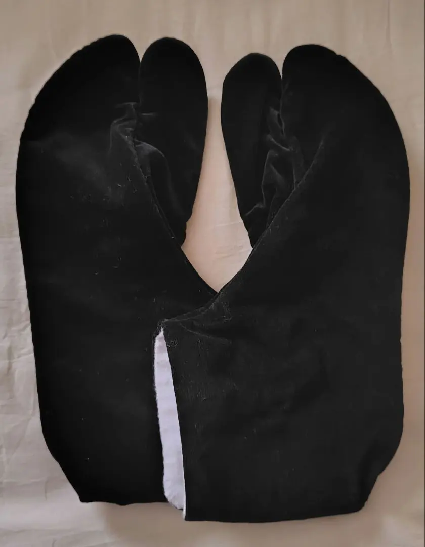 Thumbnail of Velvet tabi socks, black, 24.5cm