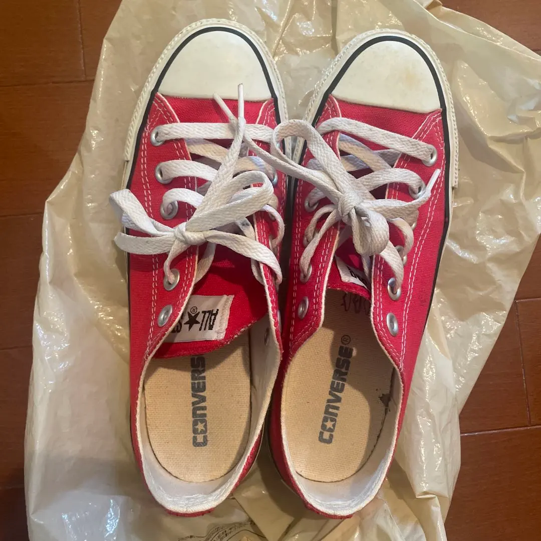 匡威 紅色 低筒運動鞋 已降價 的縮圖