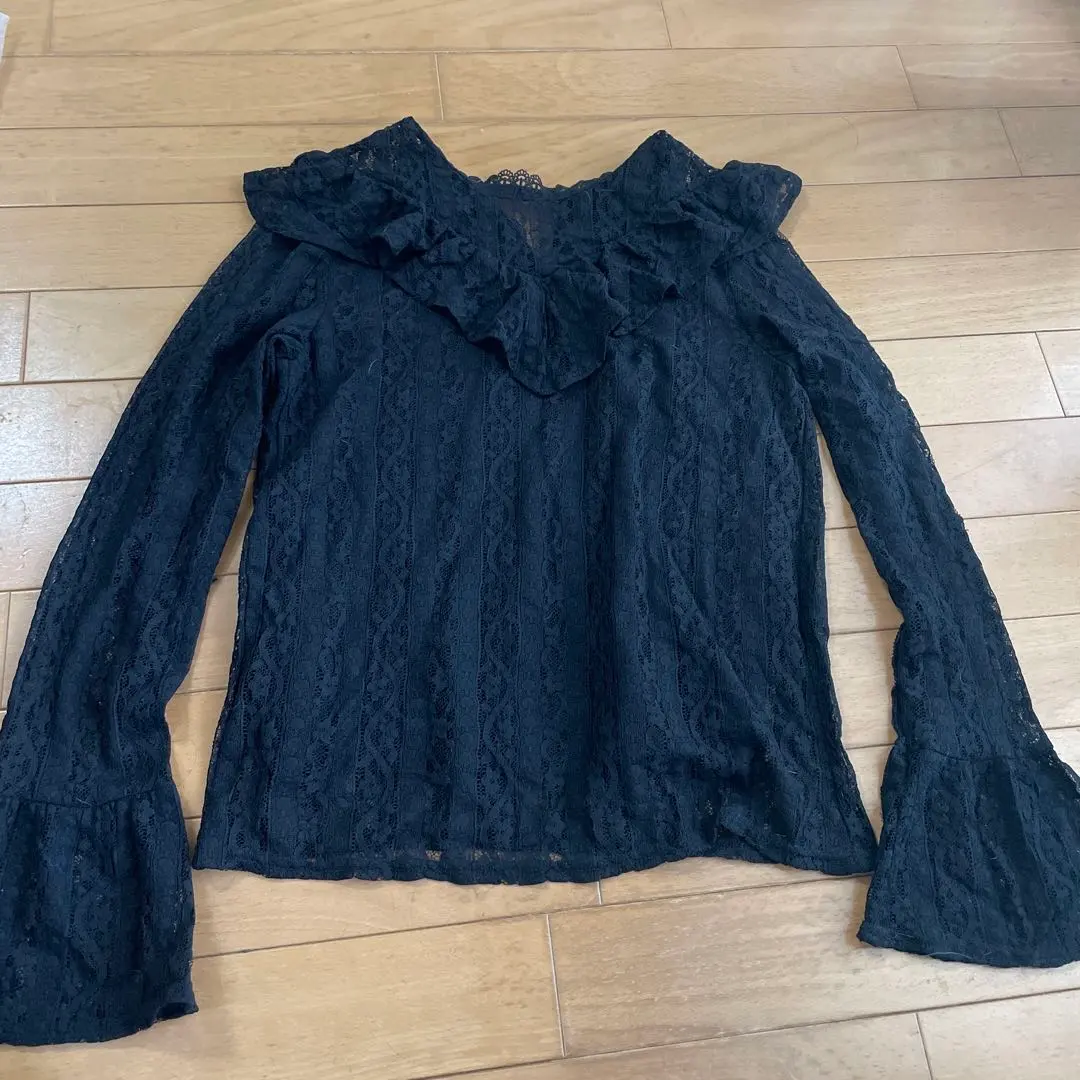 NICE CLAUP 蕾絲上衣 的縮圖