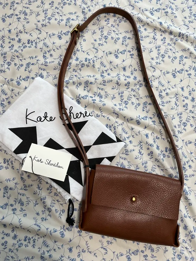 kate sheridan ショルダーバッグ ポシェット Kate Sheridan - Black Half Pop Bag – Scarlet Jones