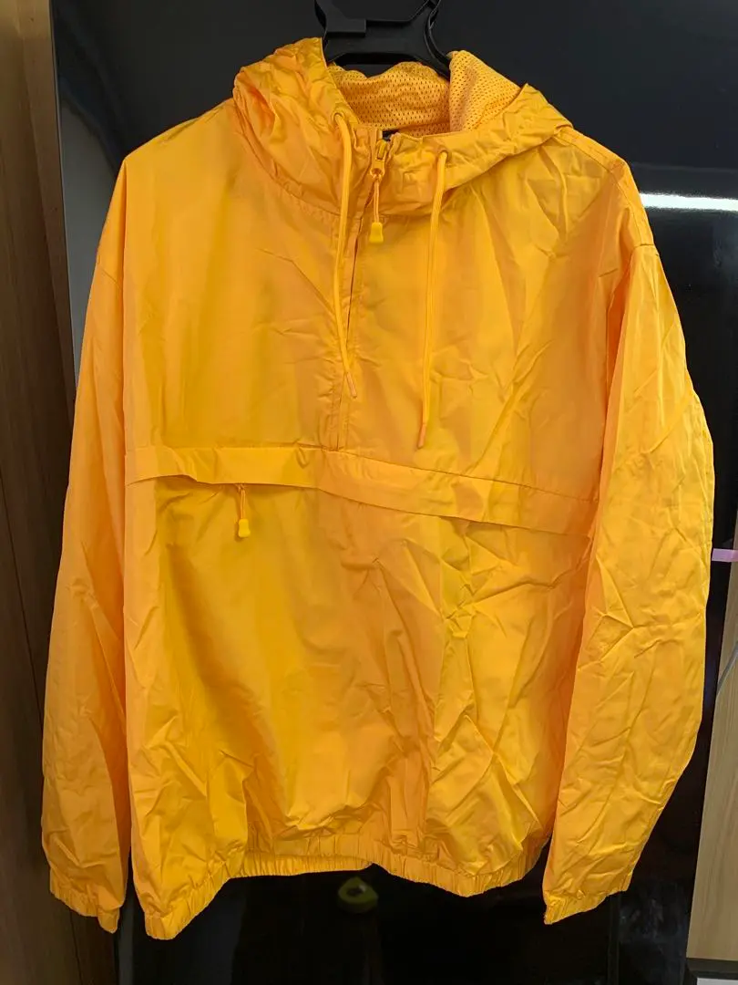24 全新未使用 H&M 尼龍外套 上衣 羽絨外套 外套 的縮圖