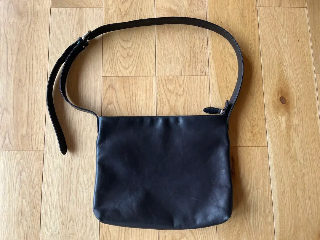 美品】 ピッチーノ ショルダーバッグ クロスボディ レザー