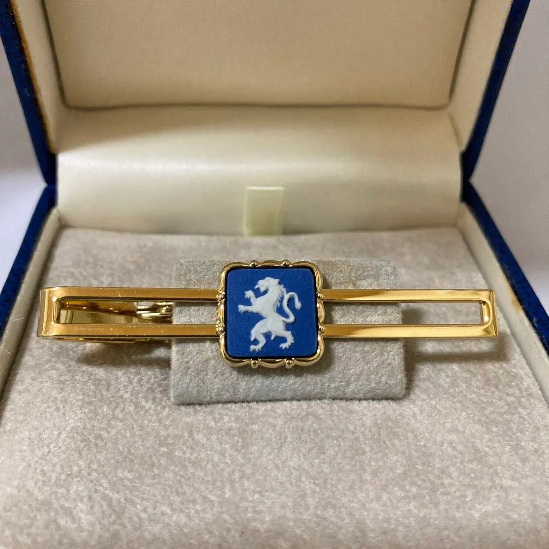 Thumbnail of Beautiful Wedgwood Tie Clip Gold
