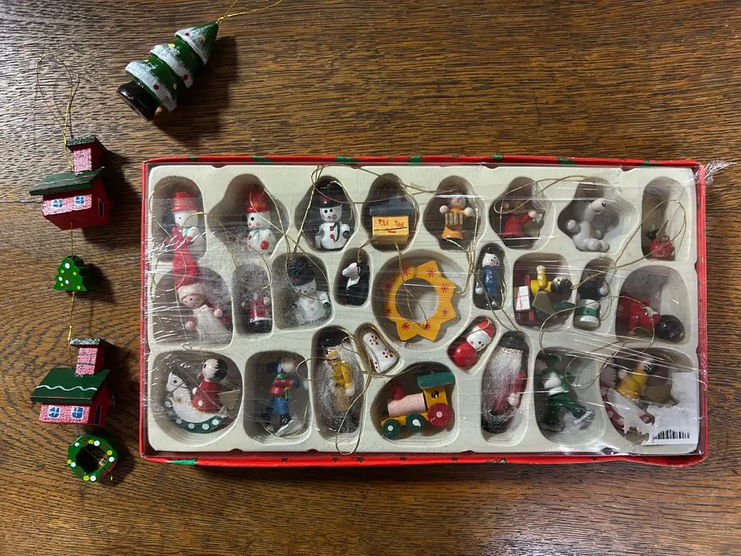 未使用聖誕裝飾品 26個入，附贈品 的縮圖