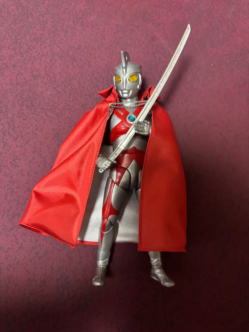 【開封美品】フィギュアーツ　ウルトラマンタロウ+改造ブラザーズマント プレゼント品】S.H.フィギュアーツ ブラザーズマントをいただい