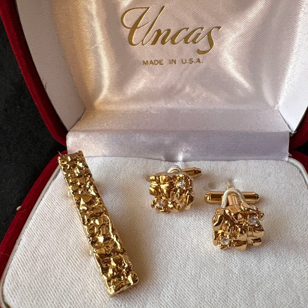 Thumbnail of Uncas made in USA tie clip and cufflinks