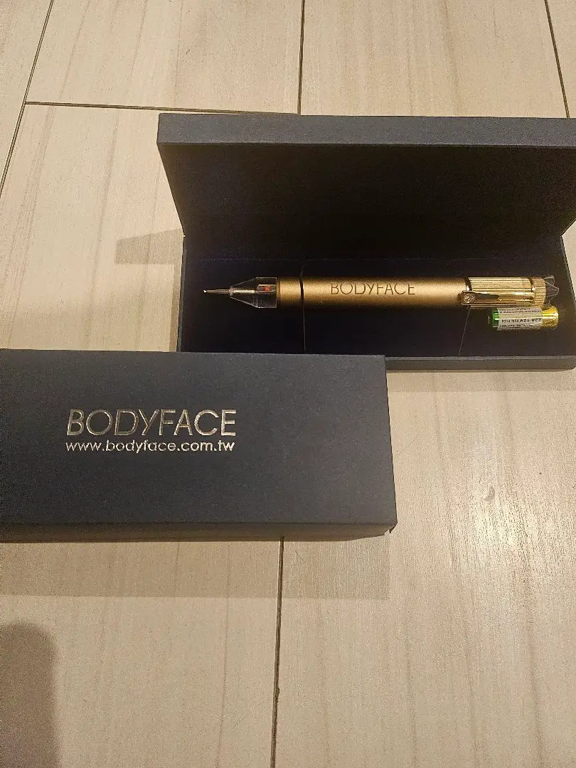 BODYFACE 耳ツボ探知機、電池ミニDVD、耳つぼシール、マップ、ステック付 BODYFACE 耳ツボ探知機、電池ミニDVD、耳つぼシール、マップ