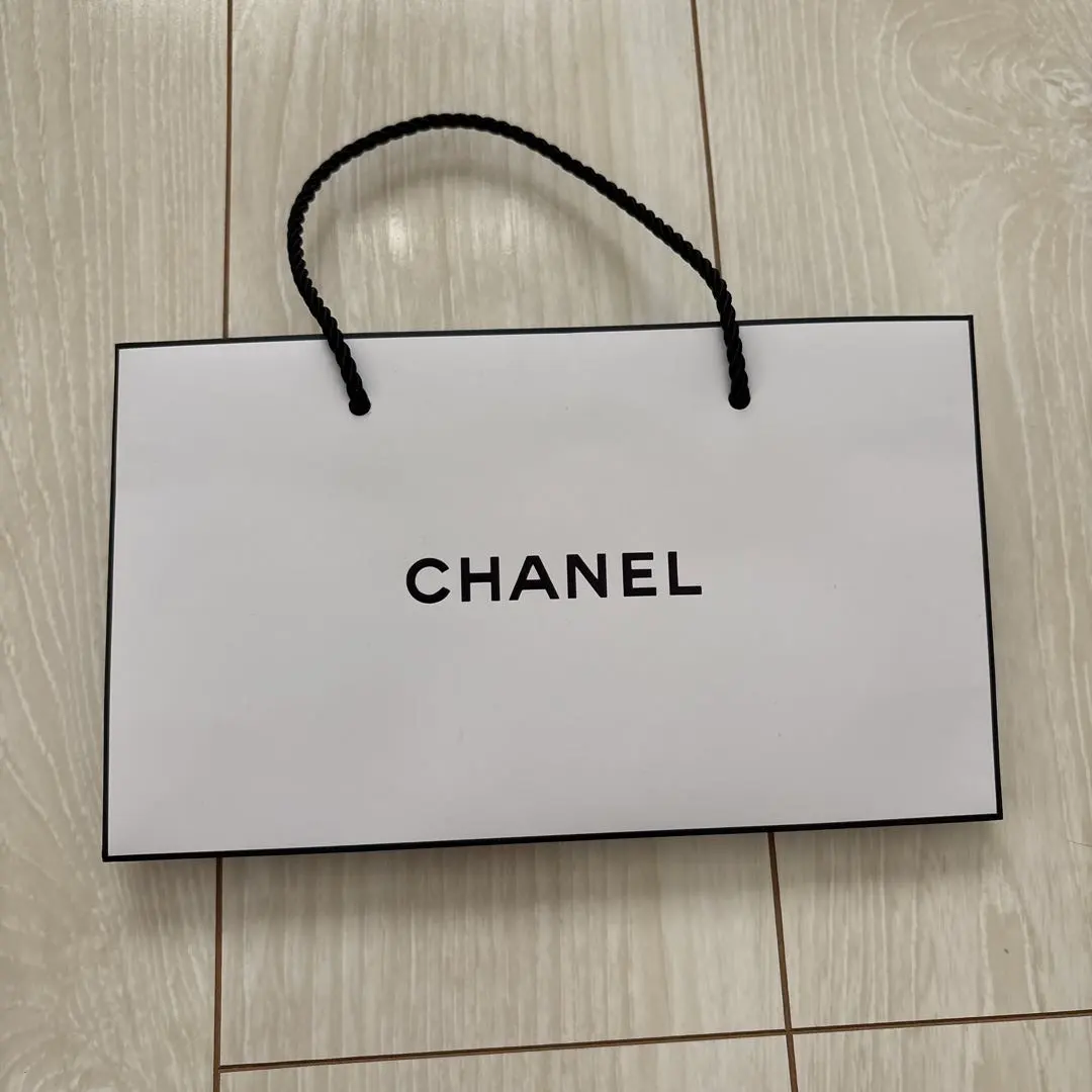 Thumbnail of CHANEL paper bag white