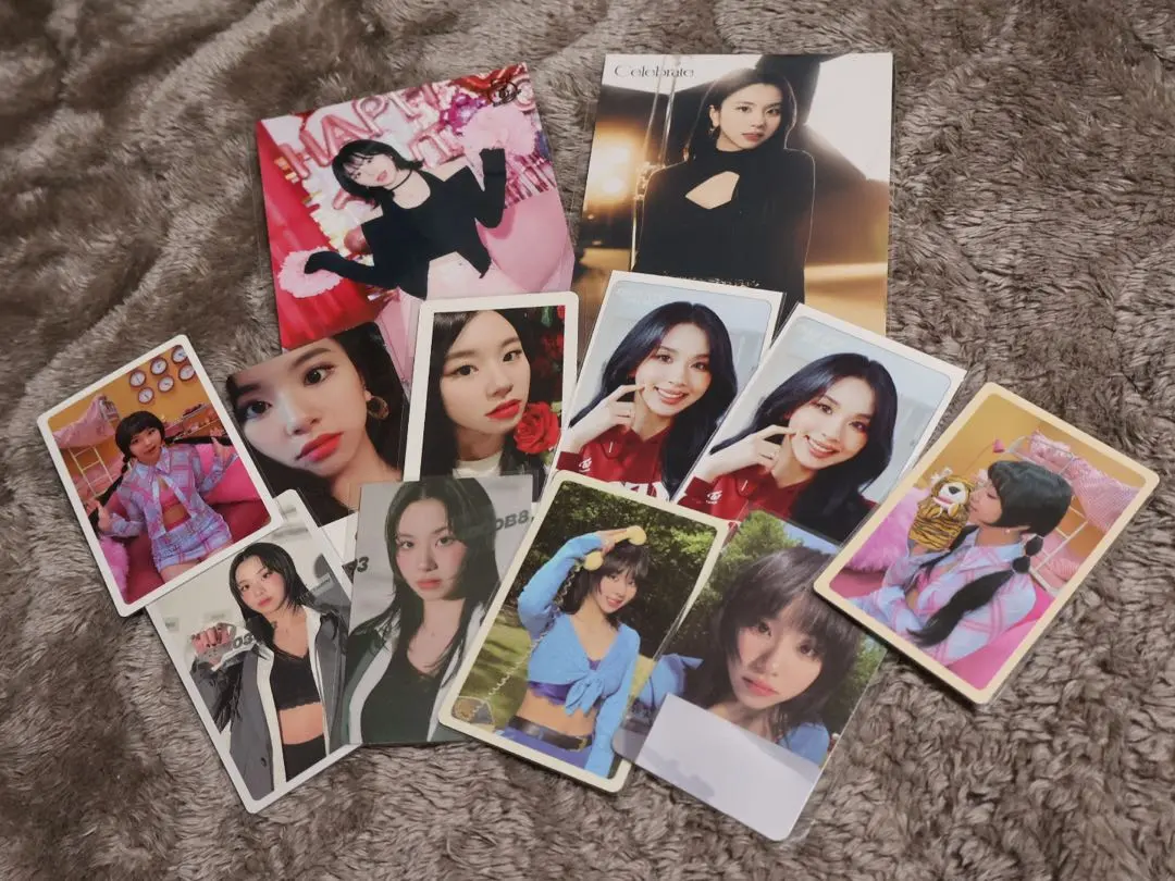 Thumbnail of TWICE Chaeyoung - Trading Cards & Postcards 12-set - Individual Sales OK