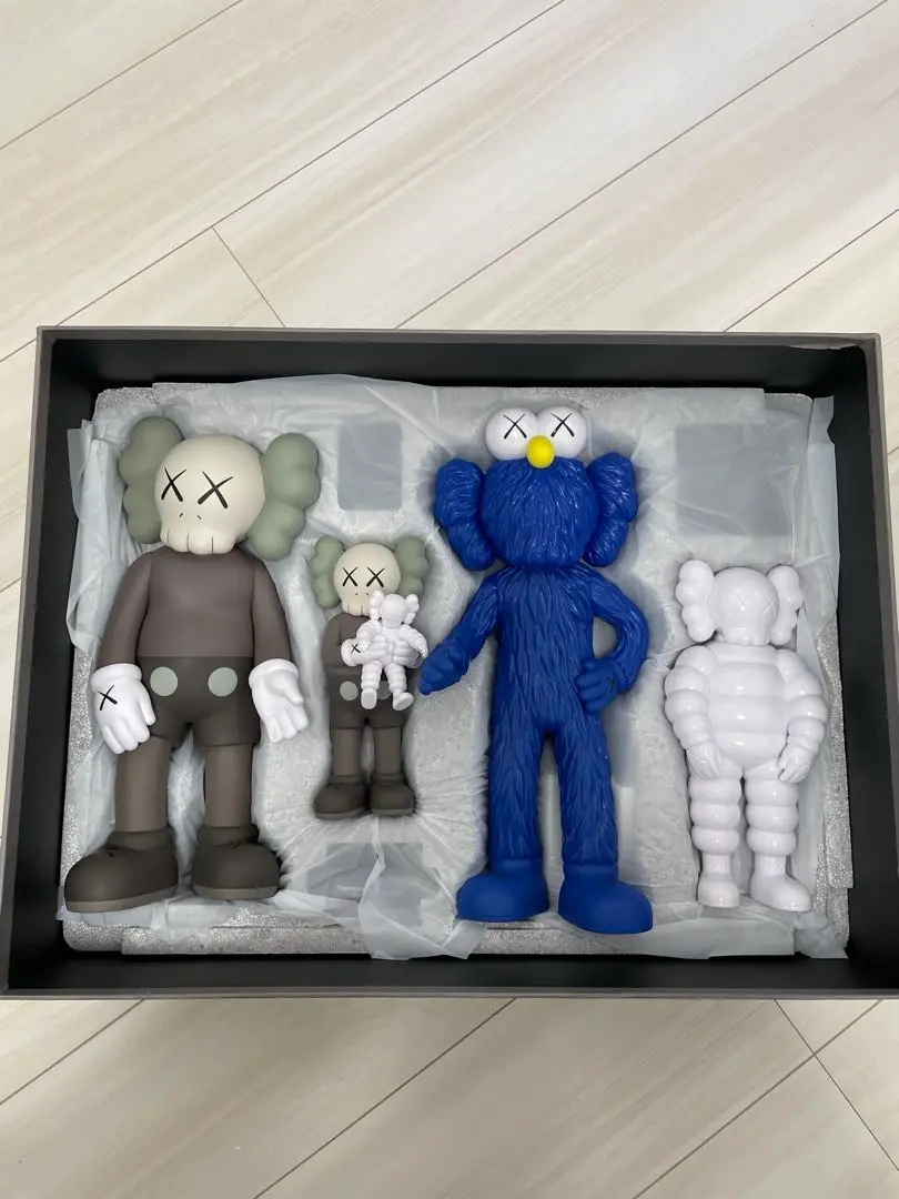 2025年最新】kaws family brown/blue/whiteの人気アイテム